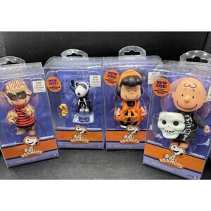 Brand New Peanuts By Shultz Halloween Poseable Figures Complete Set Of 4 -TO33